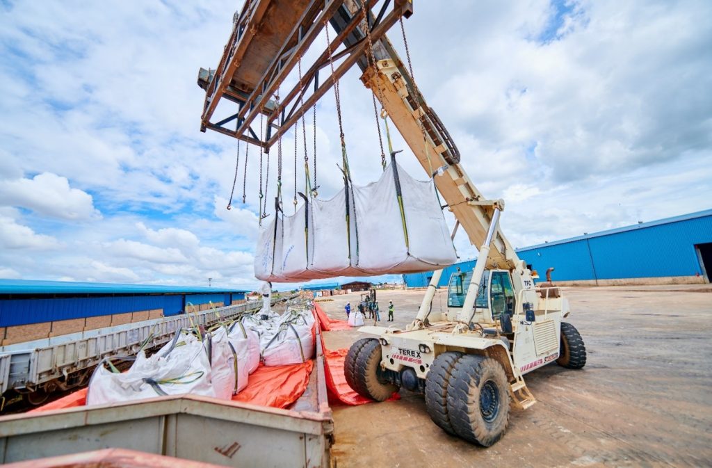 Approximately, 1,100 tonnes of copper concentrate were loaded onto two trains at the Impala Terminals warehouse. Both trains left for the Atlantic Ocean port of Lobito on December 23, 2023, and reached their destination 8 days later, on December 31, 2023.