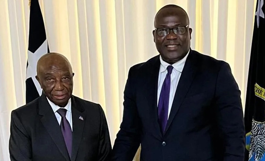 African Development Bank Group Executive Director Rufus N. Darkortey meets with Liberia’s President Joseph Boakai (left) to discuss aligning the Bank's support with Liberia's development priorities, including fostering sustainable and inclusive growth.