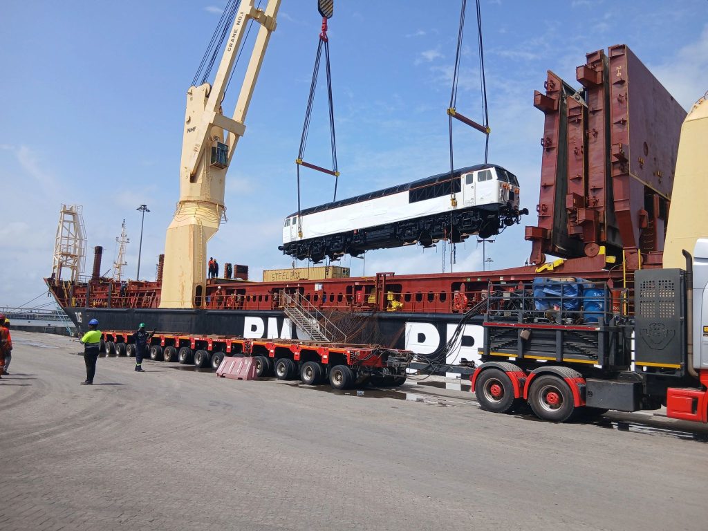 Ghana Railway Development Authority confirms that a locomotive designated for operations on Ghana’s Tema–Mpakadan Railway Line has been successfully cleared from Tema Harbour.