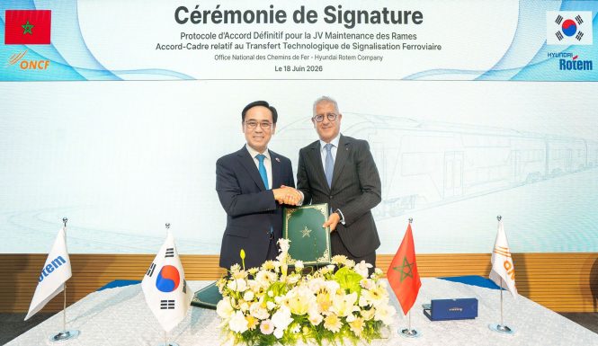 Photo: Hyundai Rotem CEO Lee Yong-bae (left) and Mohamed Rabi Kli, Director General of the Moroccan Railway Authority, pose for a commemorative photo after holding a contract signing ceremony for the electric train maintenance project in Rabat, Morocco, on the 18th.
