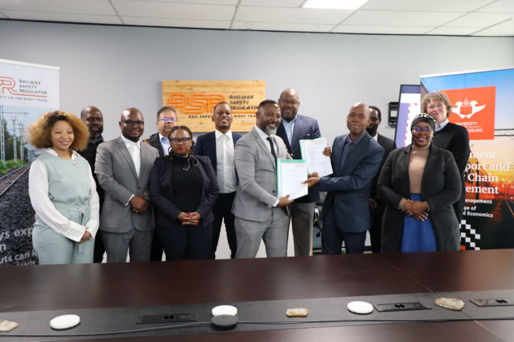 Representatives of the Railway Safety Regulator and the University of Johannesburg’s Institute of Transport and Logistics Studies Africa formalise a research partnership focused on strengthening railway safety culture in South Africa. Photo Credit: RSR